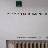 Galerija "Zoja Dumengjic" pri KBC Split. Foto: Duška Boban, 2022.