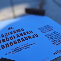 Prostorna instalacija "Zaziv korčulanskoj brodogradnji". Foto: Matea Šabić Sabljić