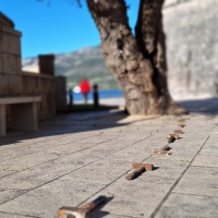 Prostorna instalacija "Zaziv korčulanskoj brodogradnji". Foto: Matea Šabić Sabljić