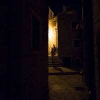 Darkening Šibenik, noćna šetnja. Voditelj: Armina Pilav. Foto: Matija Kralj